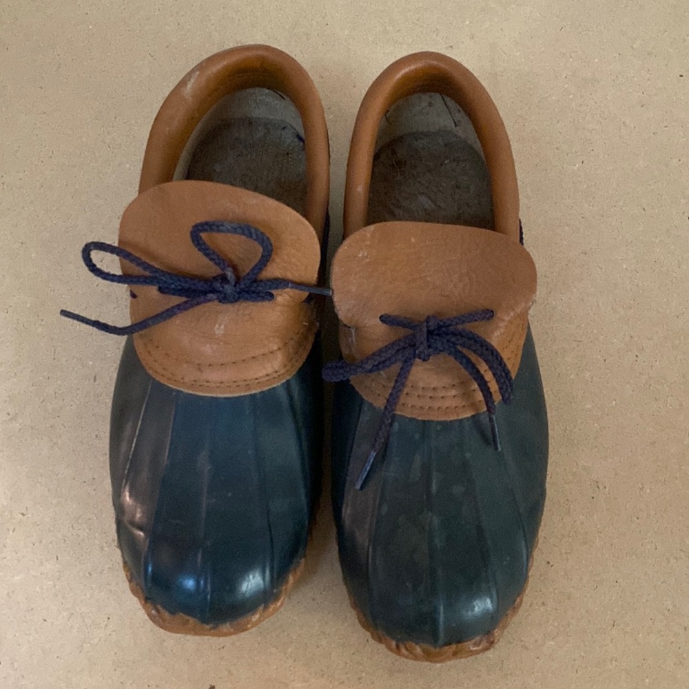 Vintage SPORTO. Blue with Tan Leather and Rubber Soles. Size 8